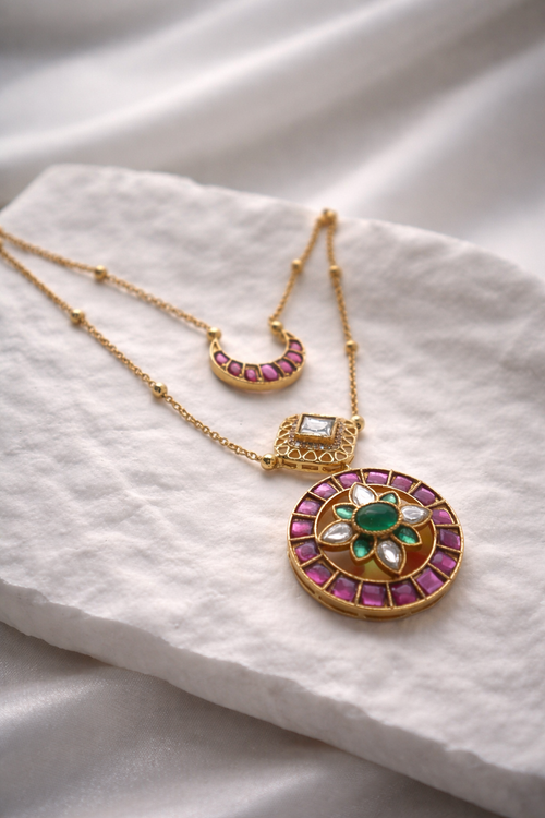 Nyra Pendant Necklace Set