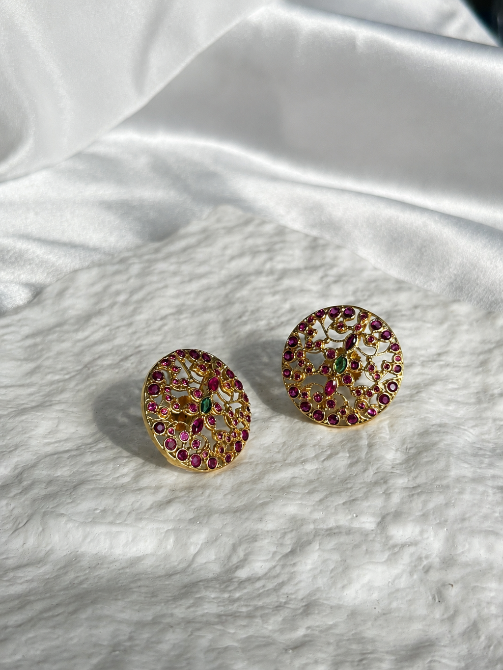 Nira Studs