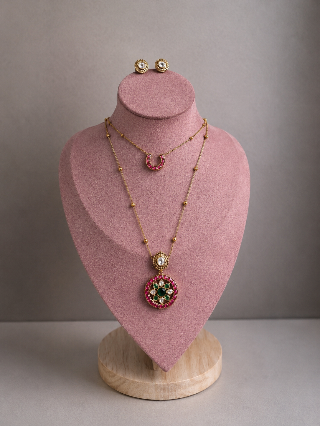 Nyra Pendant Necklace Set